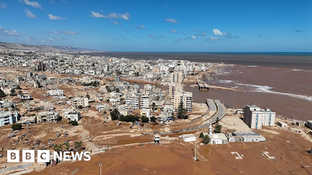 Наводнение в Либия: Сателитни изображения разкриват разрушения в Дерна