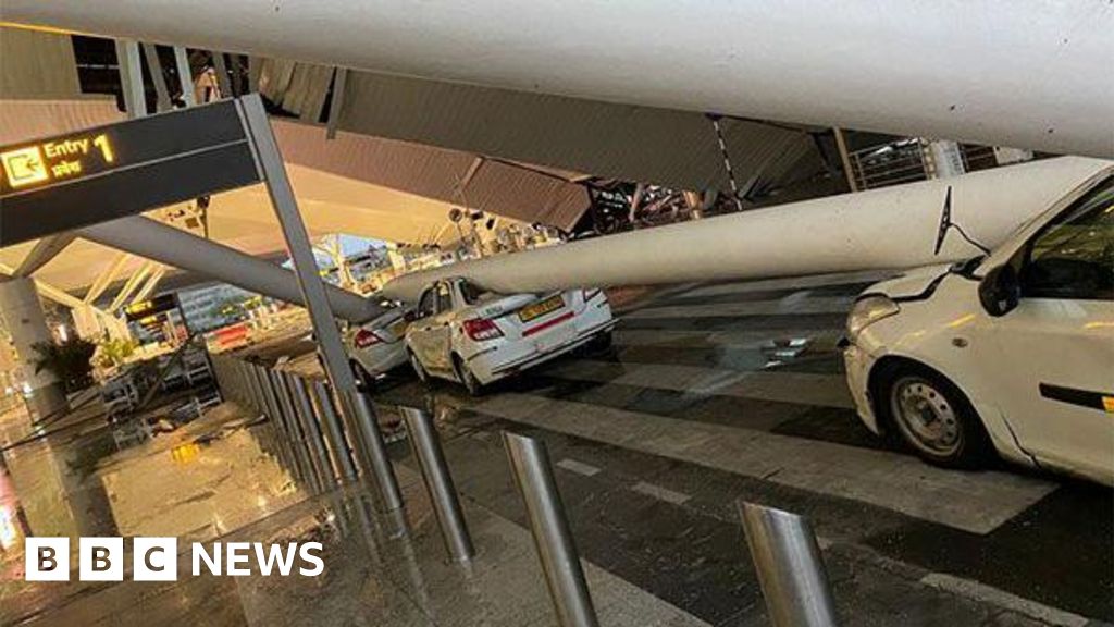 Falling roof pillars smash cars at Delhi airport