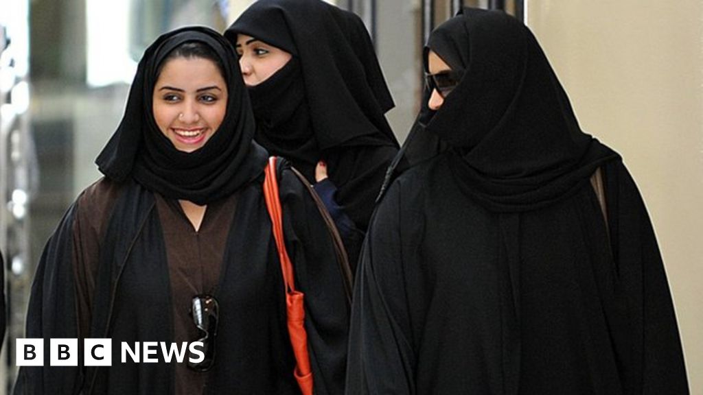 Saudi Arabia S Women Vote In Election For First Time Bbc News