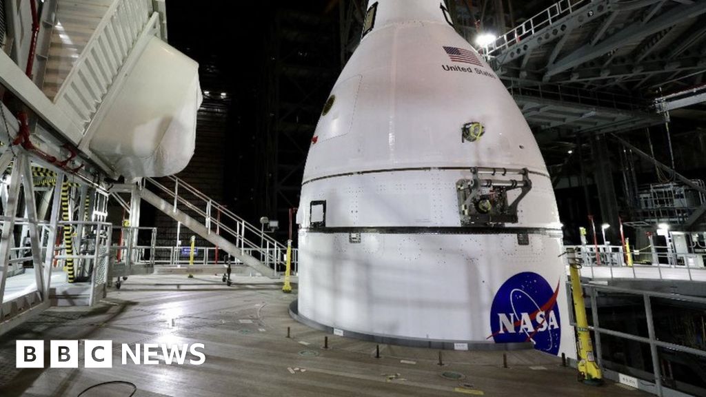 Orion: Nasa's Moon-ship is attached to SLS megarocket
