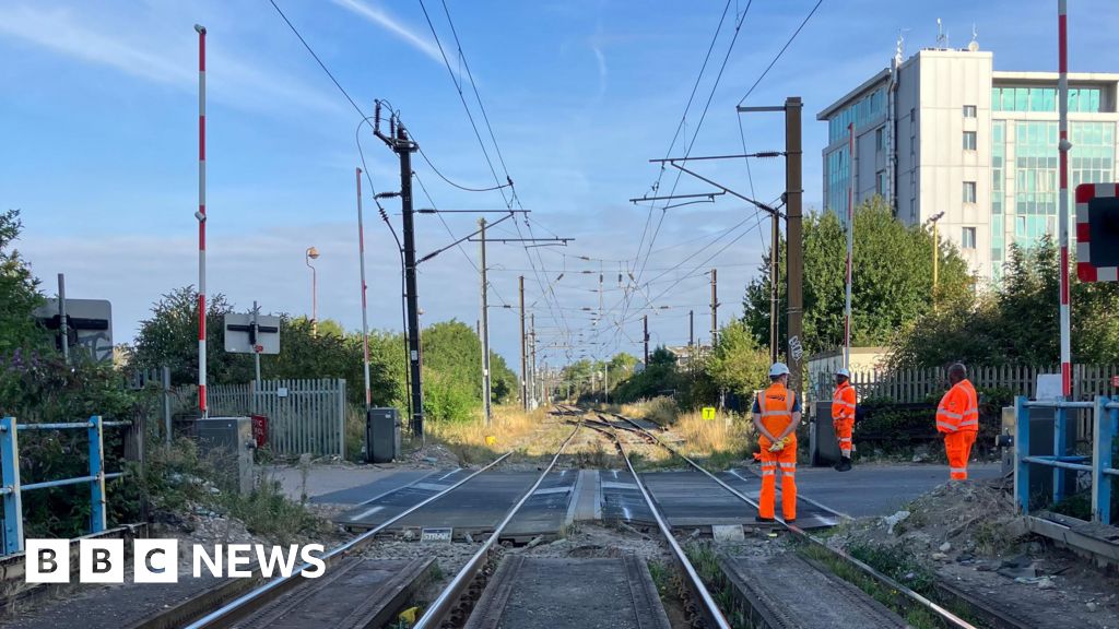 Mildmay line to part-close for level crossing work