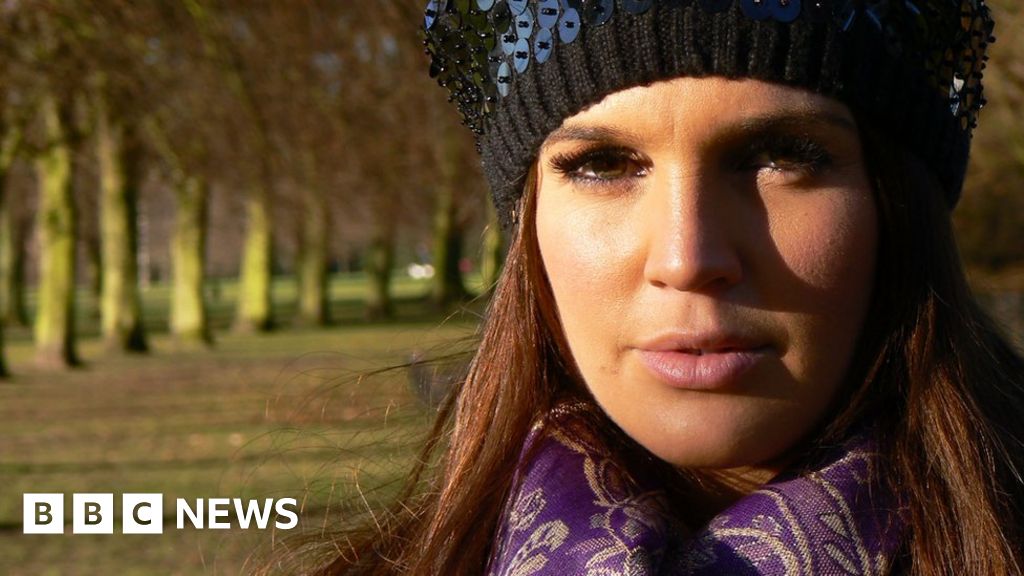 Danielle Lloyd Celebrity Big Brother Is Giving Me Panic Attacks Bbc News 