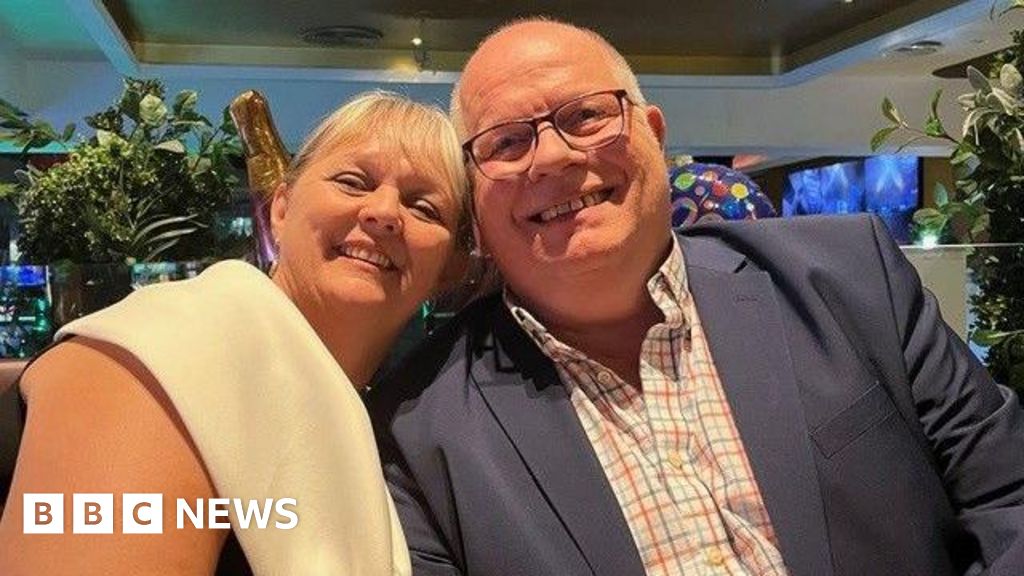 bbc.co.uk - Couple 'devastated' as Hampshire hotel cancels wedding booking - BBC News