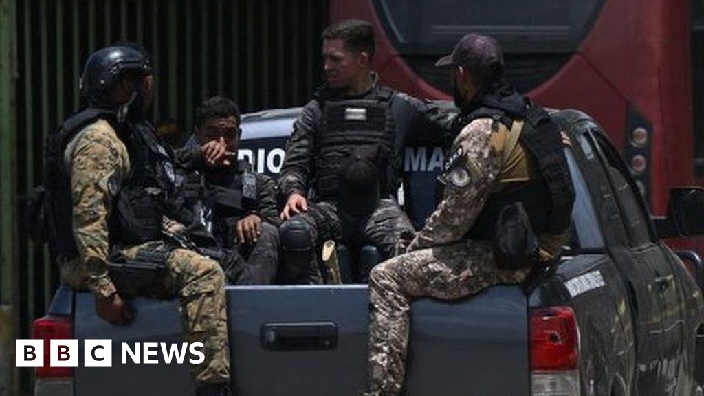 Venezuela sends 11,000 troops to retake prison