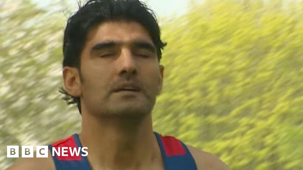 London Marathon Runner Ive Never Surrendered To Blindness Bbc News 
