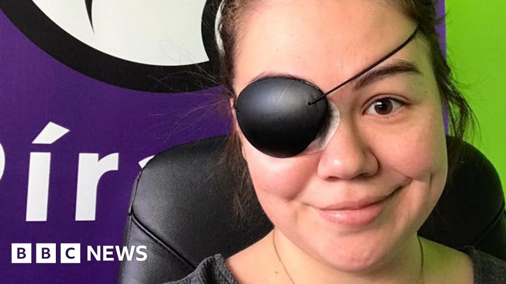 icelandic-pirate-party-mp-forced-to-wear-eyepatch-bbc-news