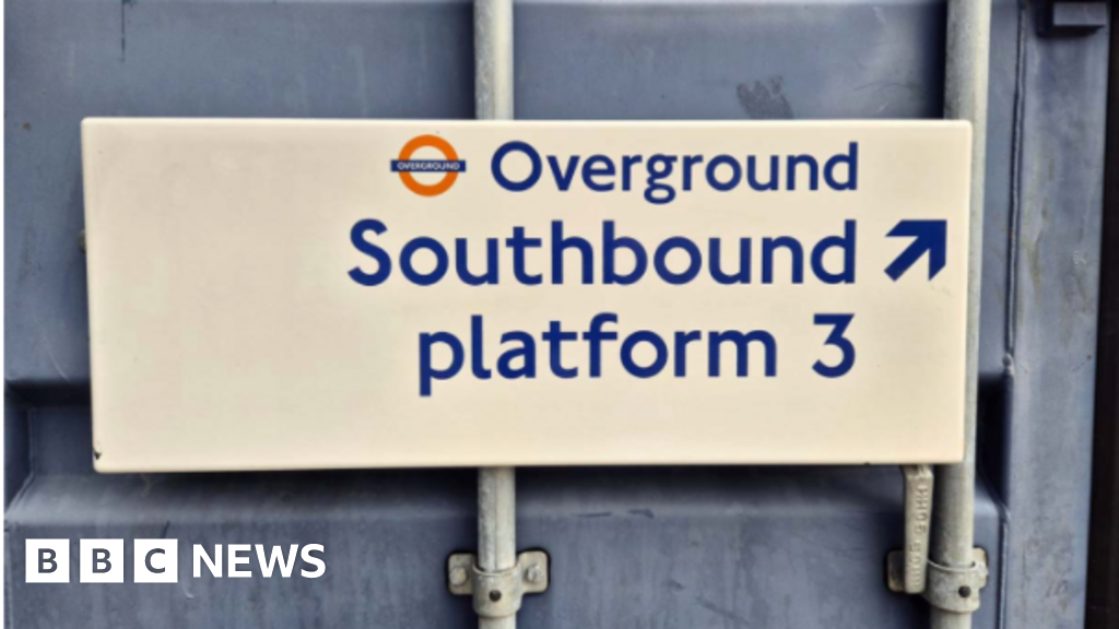 London Overground: Old signs for sale