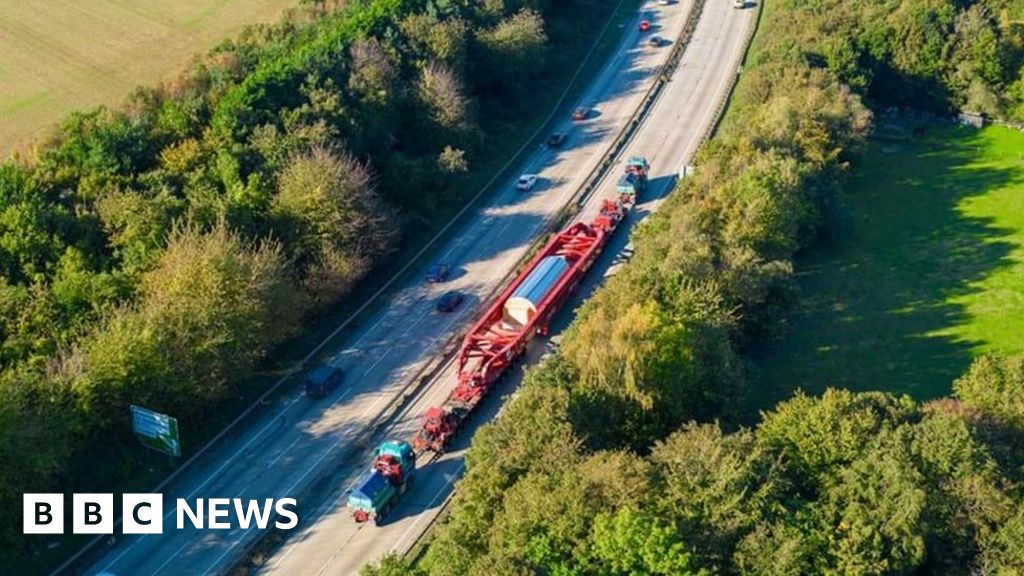 M25 and M1 delays expected due to abnormal load's overnight journey ...