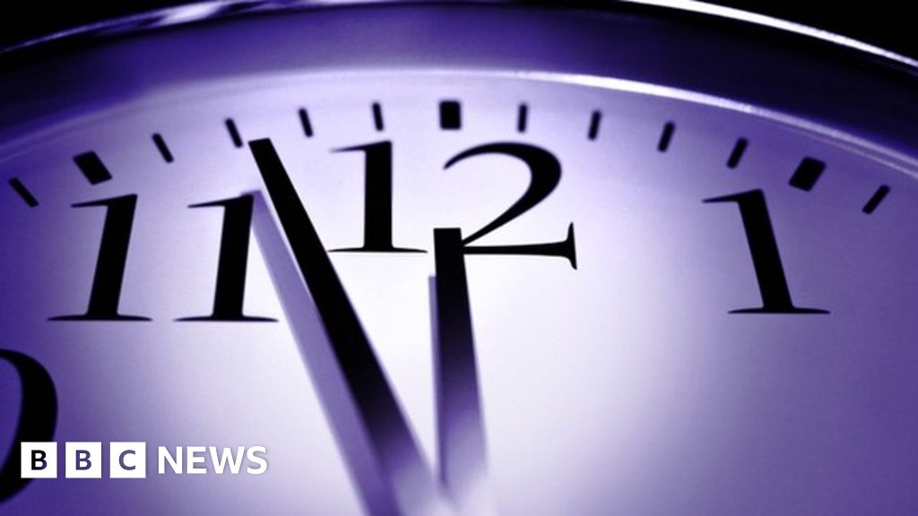 Young Can Only Read Digital Clocks Bbc News 1366