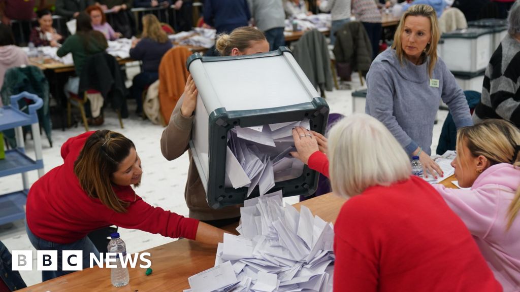 Counting resumes in Irish general election