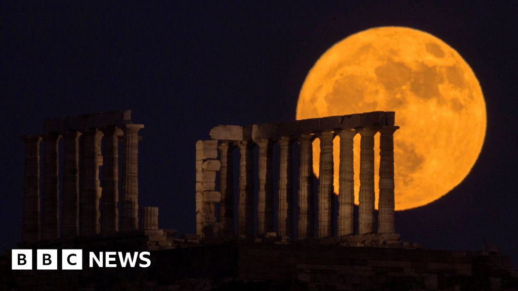Watch: Stunning timelapse of Strawberry Moon over Greek temple