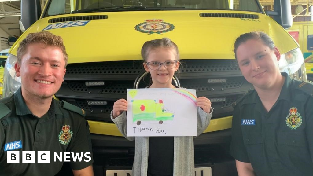 Asthma Girl Dials 999 Saving Mums Life From Asthma Attack Bbc News 