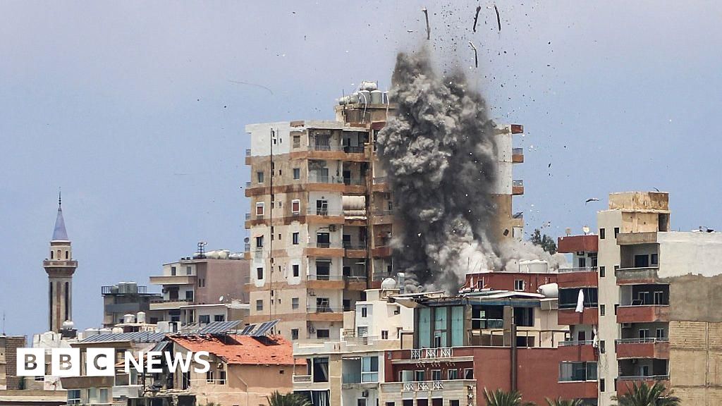 Ataques aéreos israelíes golpean la ciudad libanesa de Tiro pese a la advertencia iraní