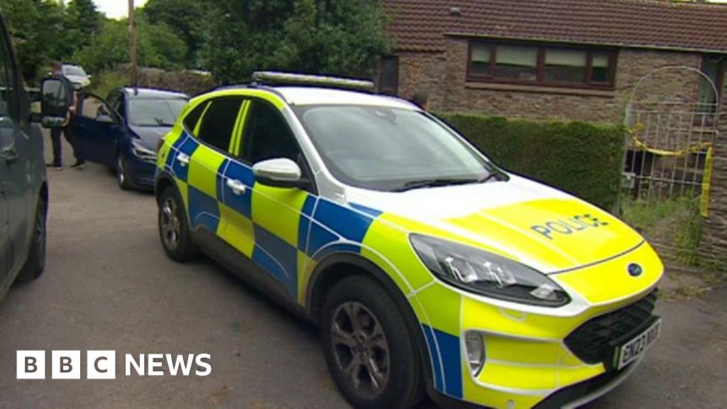 Hambrook murder investigation launched after man found dead - BBC News