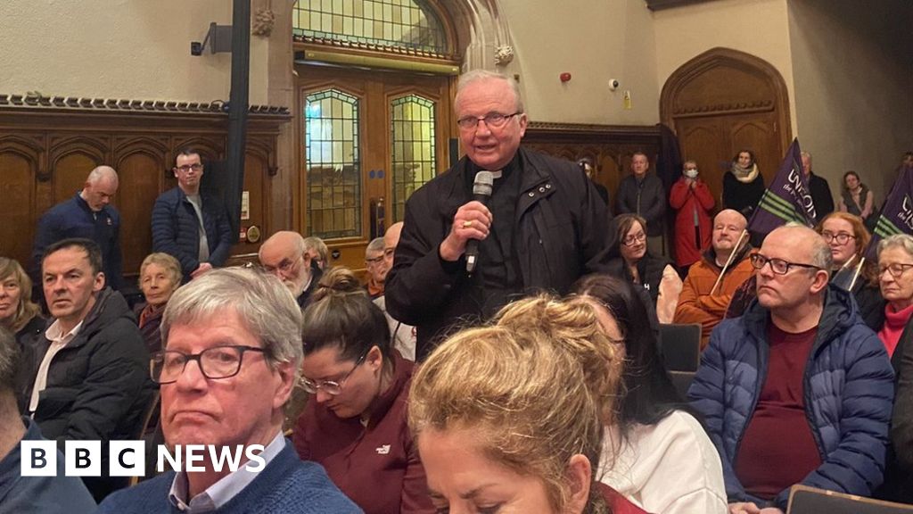 Bbc Radio Foyle Campaigners Protest At Planned Cuts Bbc News