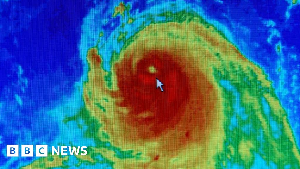 Climate change: Bigger hurricanes are now more damaging - BBC News
