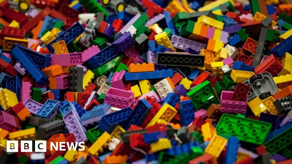Lego to ditch plastic bags after children call for change
