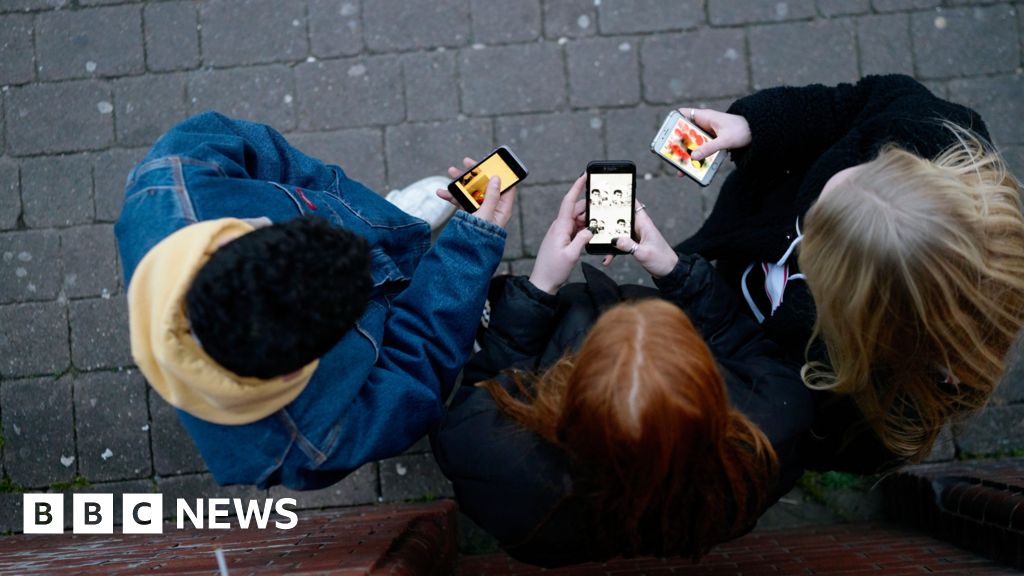 Hastings: Mobile ban leads to ‘uplift in standards’ says academy