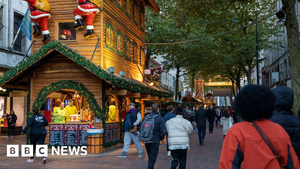 Birmingham Christmas market opens to visitors - BBC News