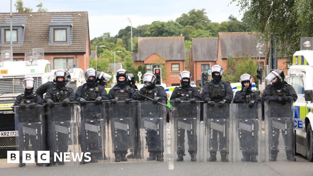 Stay on high alert for riots, Starmer tells police