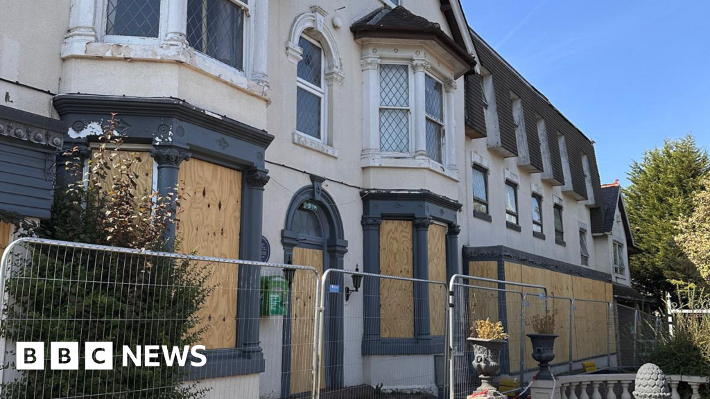 bbc.co.uk - Andrew Dawkins - Two hotels used to house asylum seekers in West Midlands close doors