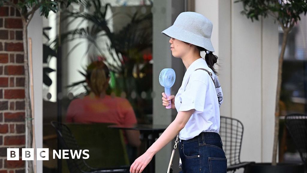 Heatwave peak sees parts of UK climb to 33C