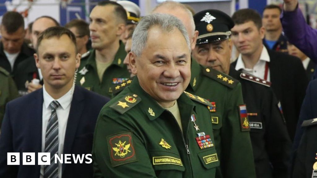 Ukraine war: US and Russian defence ministers discuss Ukraine in rare talks – BBC