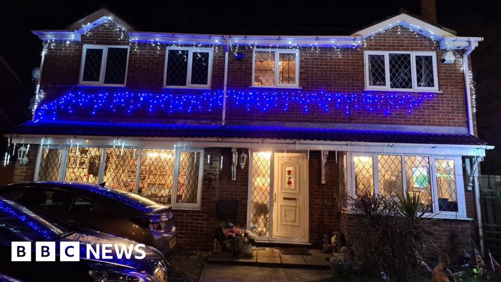 Coronavirus kindness Christmas lights 