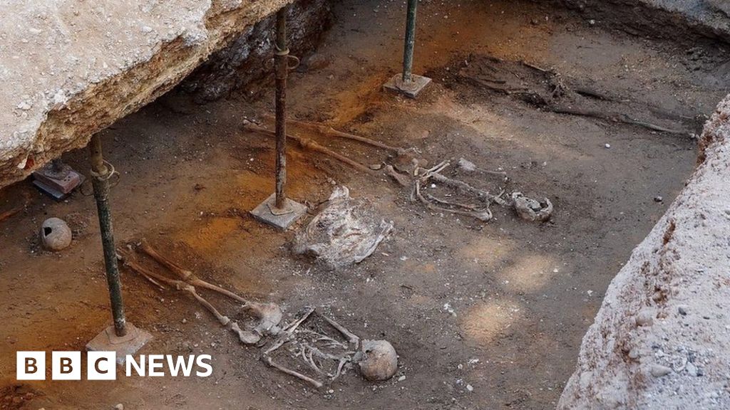 Red Hugh: Spanish dig for the bones of 'Fighting Prince of Donegal' - BBC N