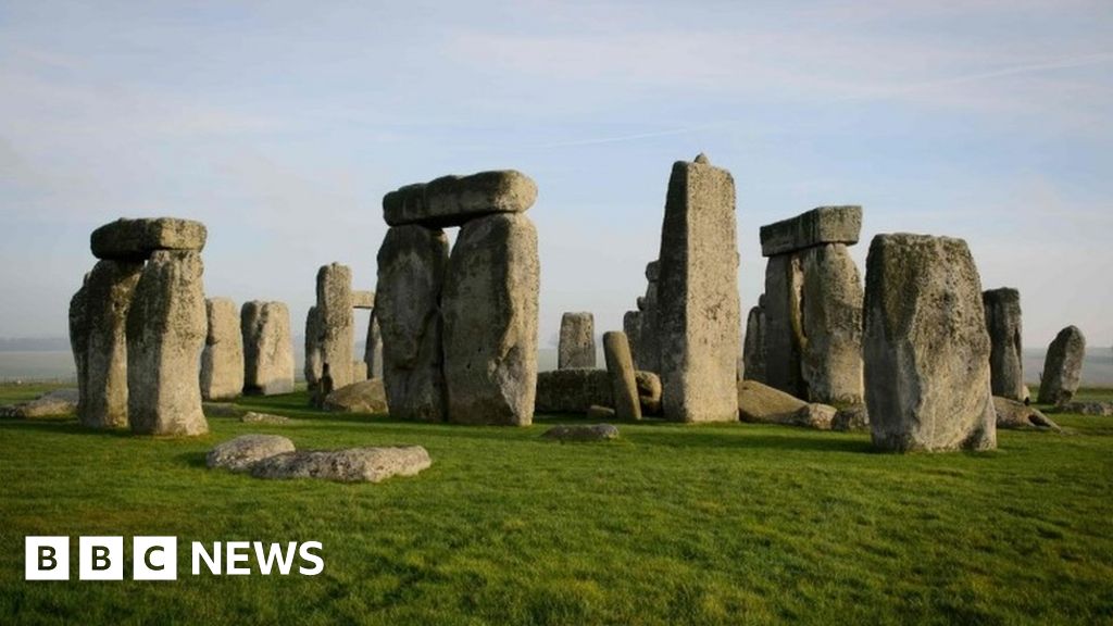 Stonehenge: High Court overturns ban on byways traffic