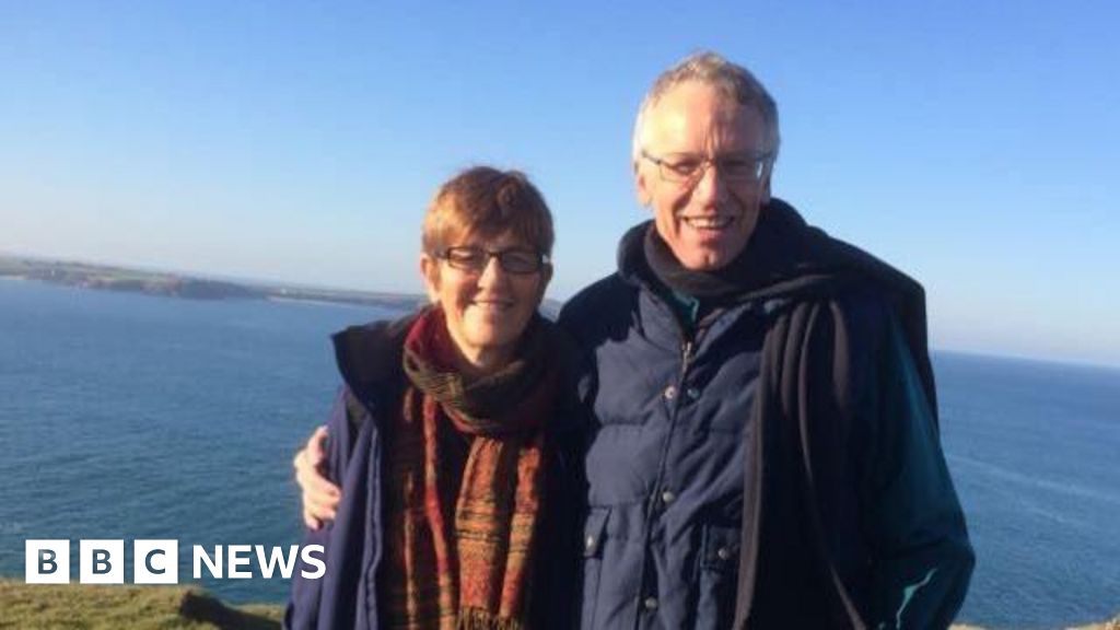 Surrey Donors Explain Why They Gave Kidneys To Strangers - Bbc News