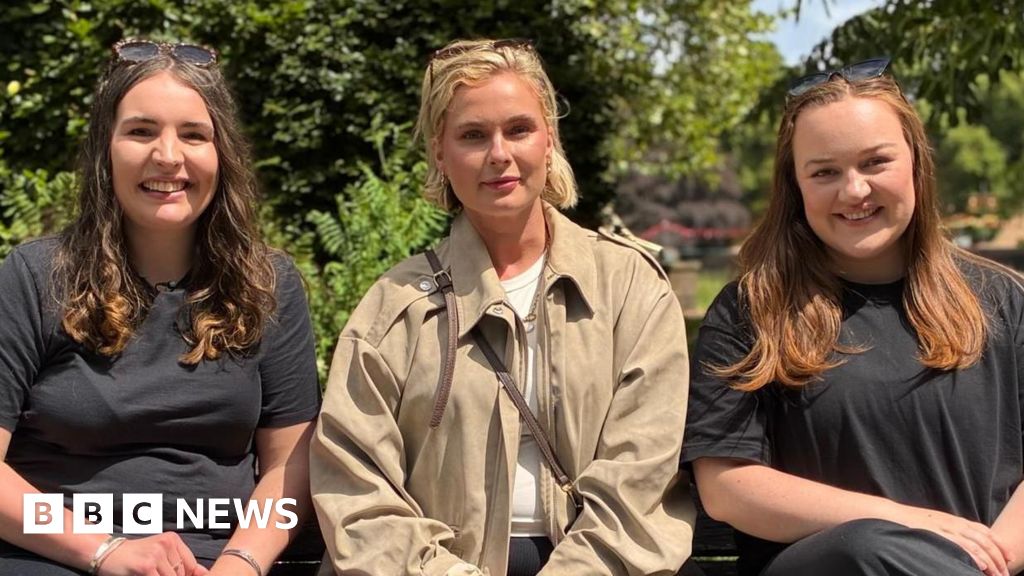 'I thought I was just hungover' - the women who suffered strokes in their 20s and became friends