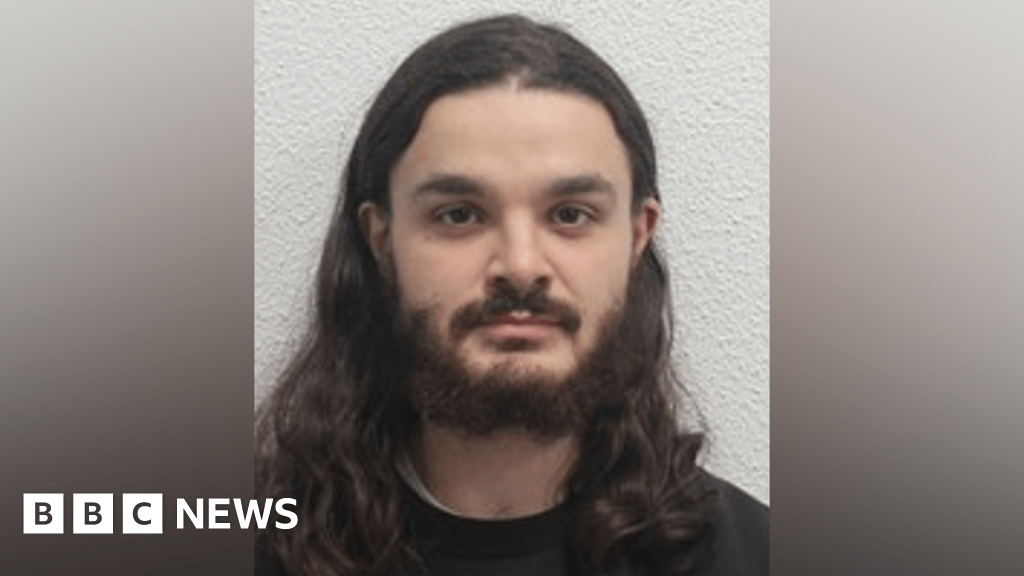 'Satanist' actor guilty over right-wing documents - BBC