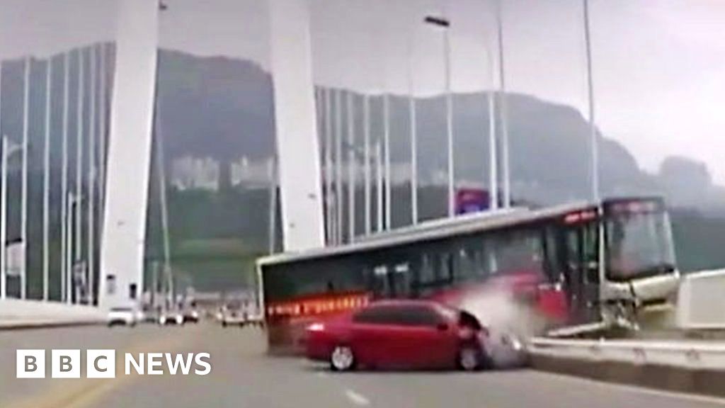 China Bus Plunge: Fight Blamed For Causing Fatal Crash - BBC News