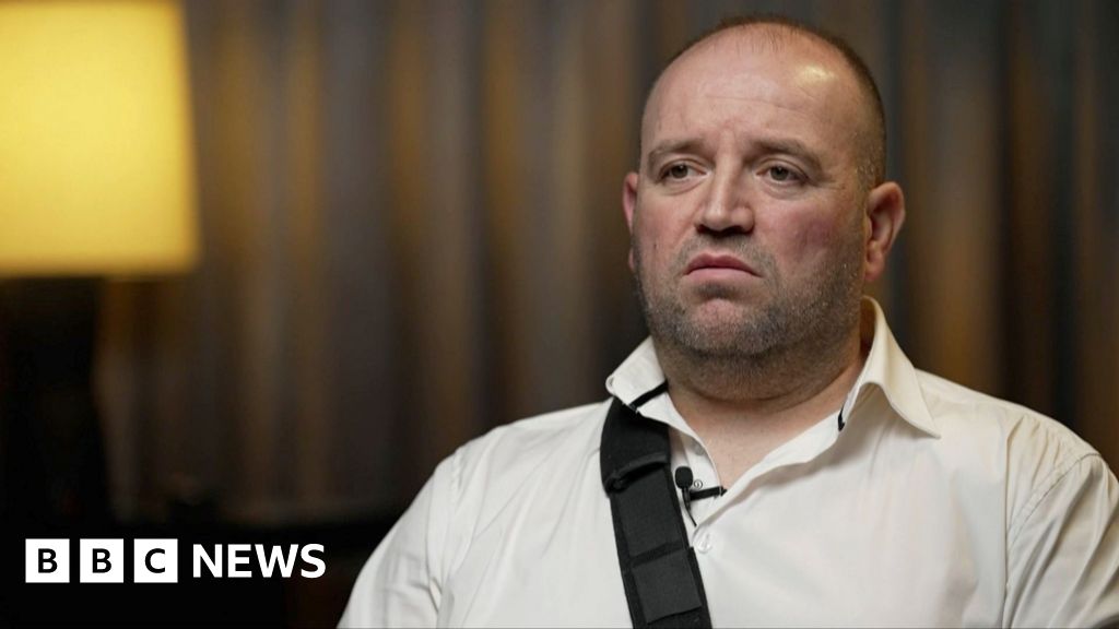 'Drop your gun': Bondi hero recounts moment he tackled gunman