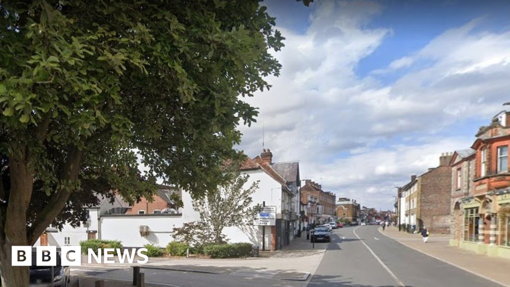 High Wycombe: Two Men Held Over Teen's Stab Death - BBC News