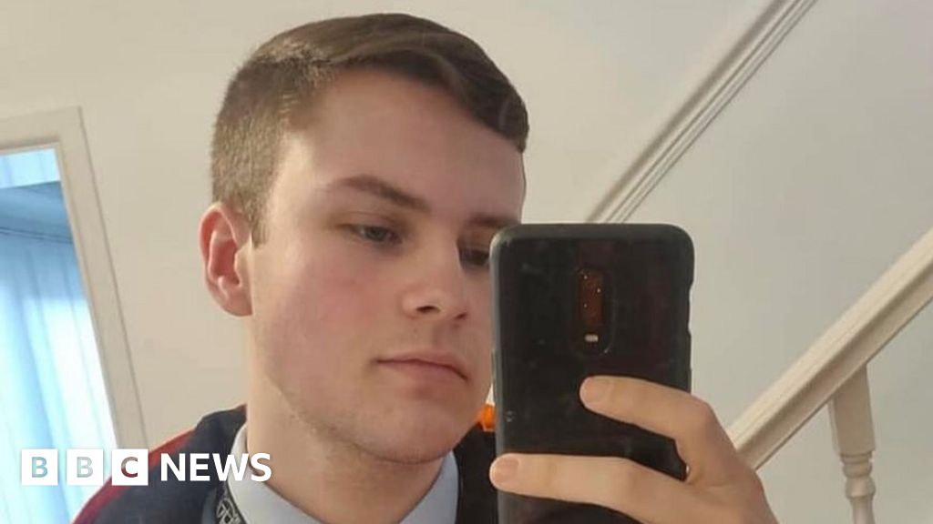 Ex-PC Lewis Edwards used Snapchat to groom women for sexual photographs