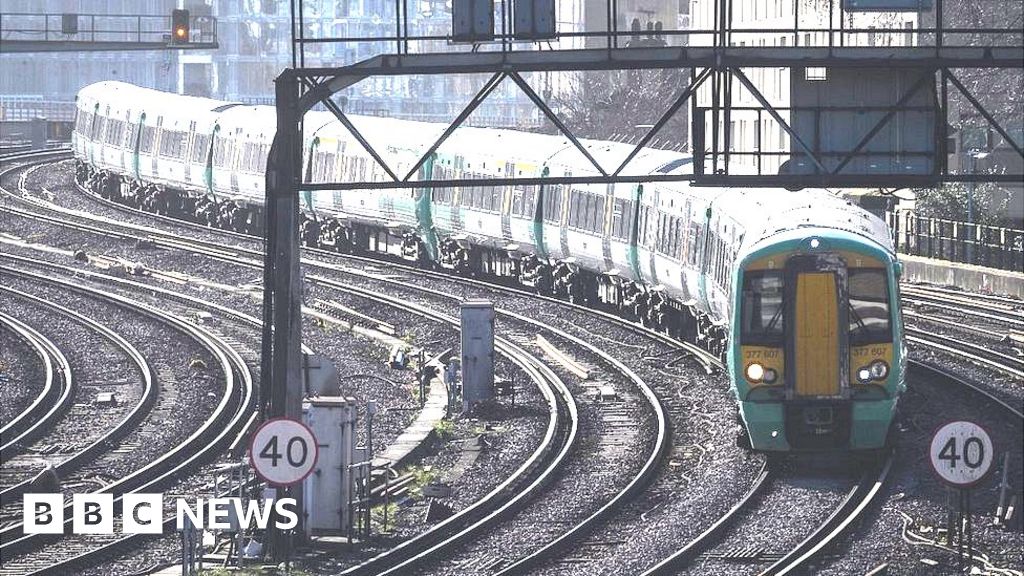 Govia Thameslink Railway Fresh Call For Tfl To Run Routes Bbc News