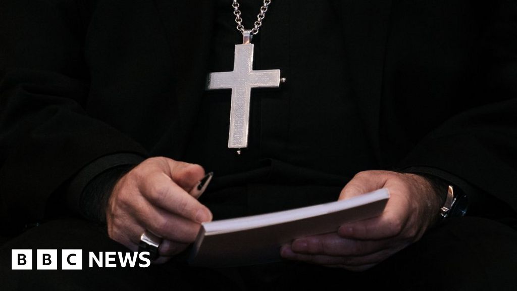 Christopher Saunders: Były biskup Broome oskarżony o gwałt w Australii