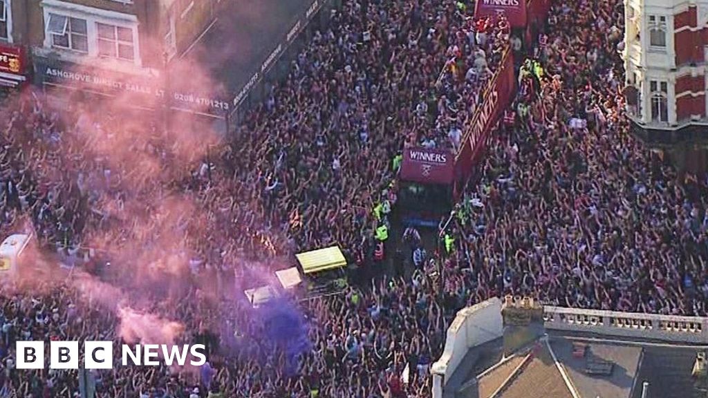 Watch: West Ham trophy parade draws huge crowds
