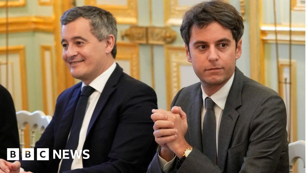 Новият премиер на Франция накланя кабинета си надясно
