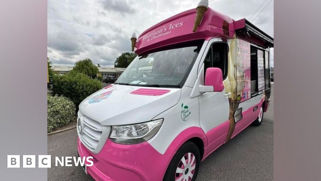 'Overly loud' ice cream van chime whips up a storm - BBC News