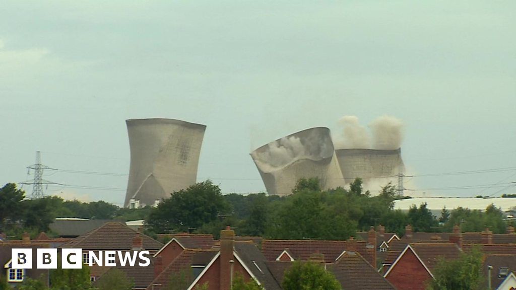 Didcot power station towers demolished BBC News