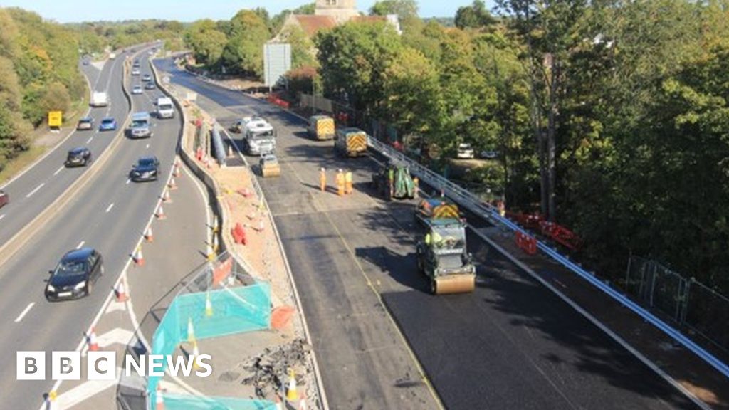 A31林伍德公路在3000萬英鎊的拓寬計劃後全面重新開放