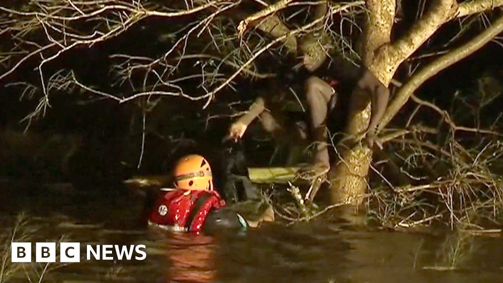 Cyclone Idai Rescue Teams Arrive In Mozambique Bbc News 8403