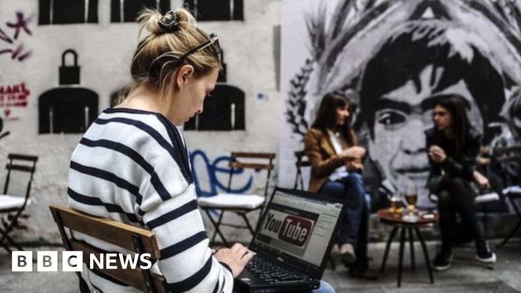 Hackers target internet address bug to disrupt sites - BBC News