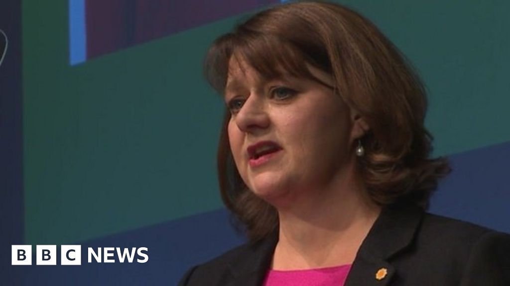 UK must keep EU free movement, says Plaid's Leanne Wood - BBC News