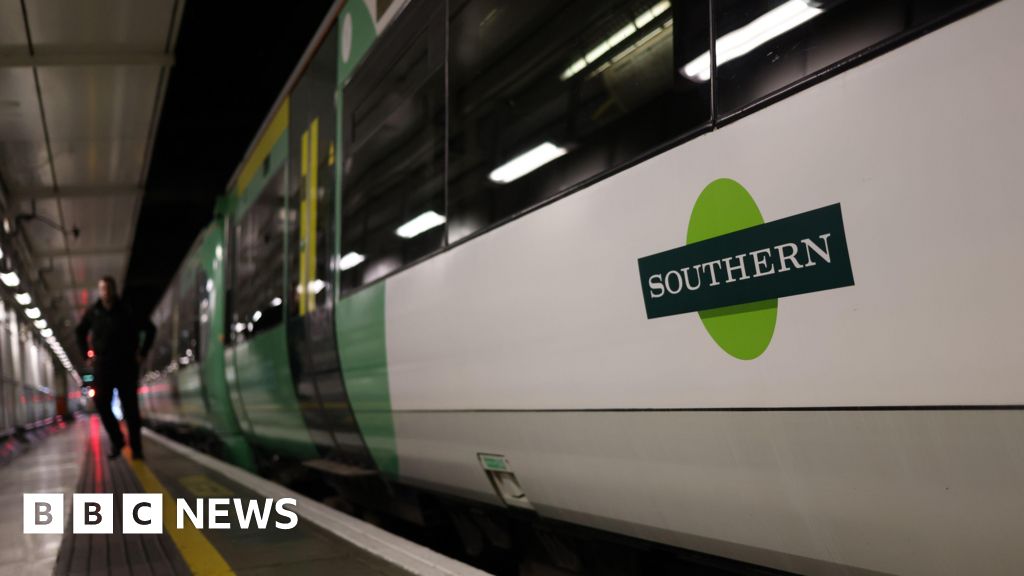 Lineside Fire Disrupts Trains Between London and Sussex Coast - News Directory 3