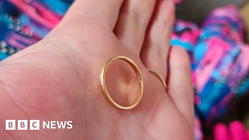 Vinted buyer solves lost wedding ring mystery