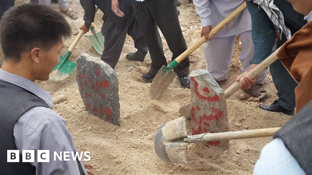 Kabul IS Blast: Afghan Capital Buries Victims Of Huge Bombing - BBC News